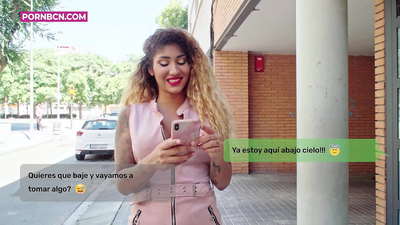 Naag aan daacad ahayn oo ku saabsan inay si adag u waso gacaliyeheeda da'da yar halka ninkeeda uu shaqeeyo. Latina naaso leh iyo dameer weyn. Venus Aphrodite.